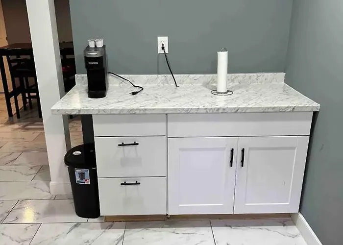 Lovely Private 1-Bedroom With Free Parking
