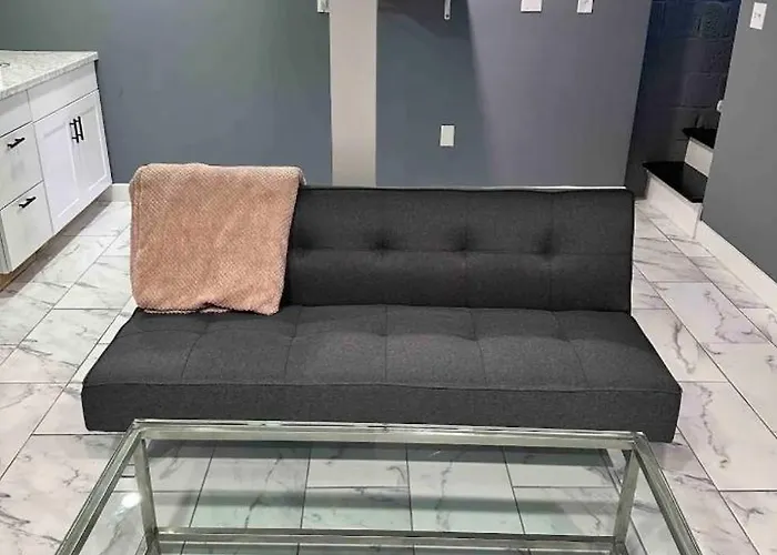 Lovely Private 1-Bedroom With Free Parking